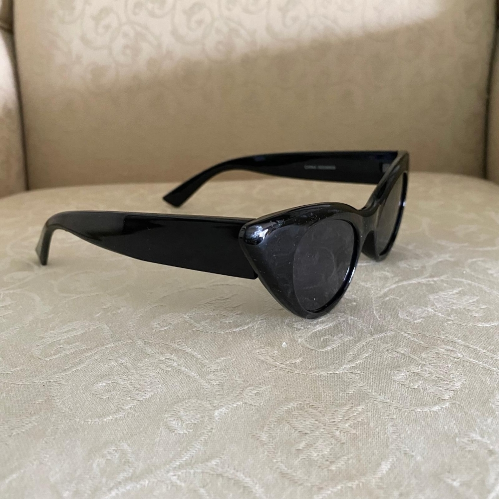 Cat-Eye Full Rim Sunglasses - Picture 2 of 7